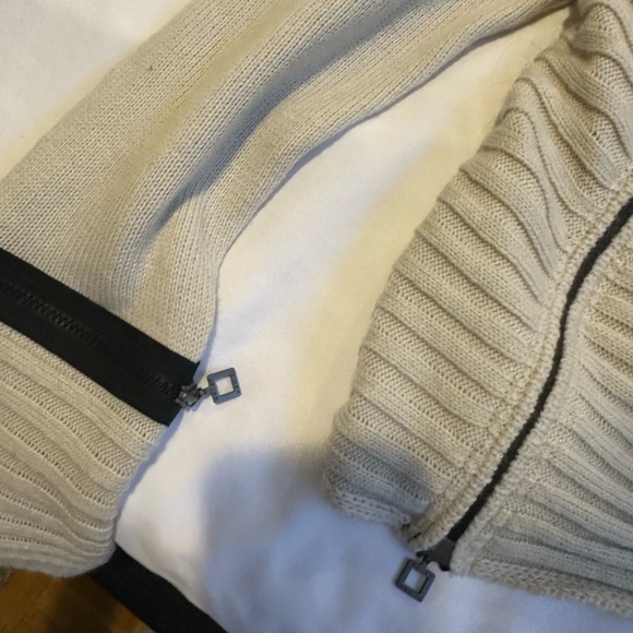 Sarah Pacini Cream Shoulder Sweater - Picture 4 of 5